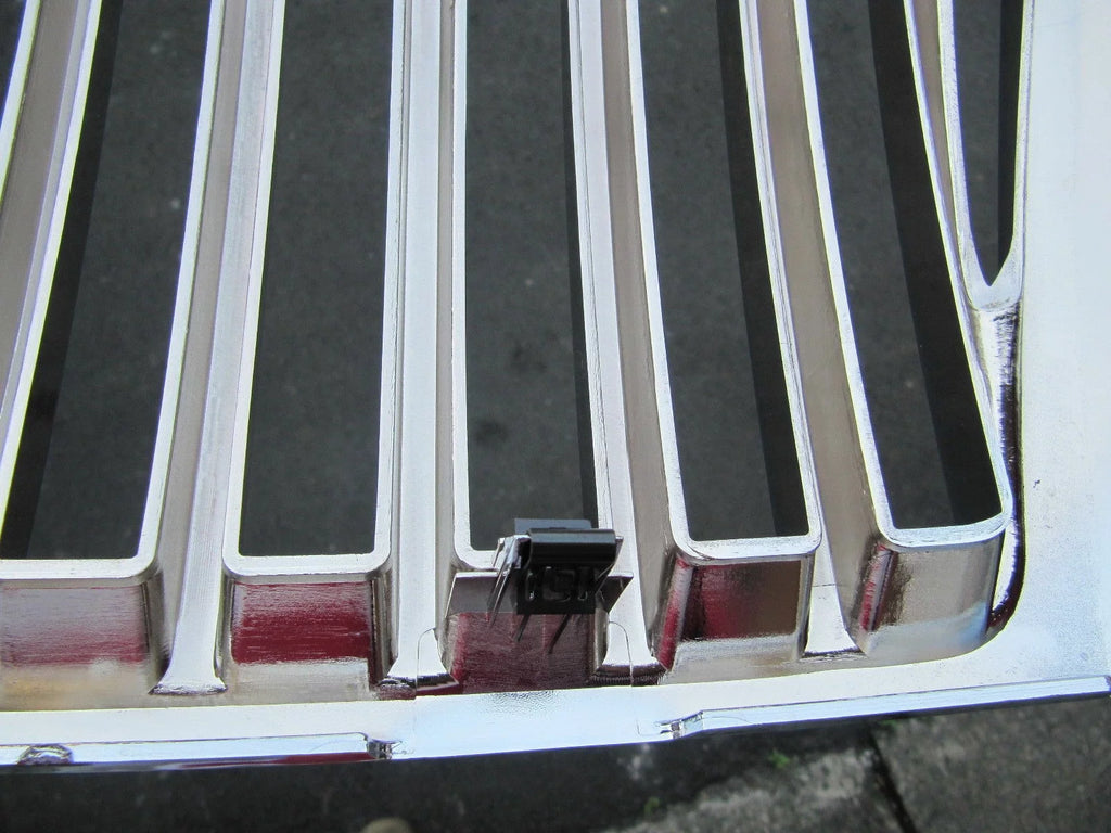 Painted-Black Grille U185573