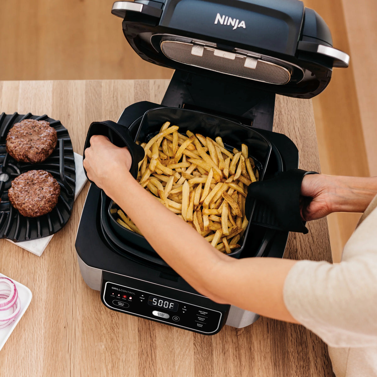 4-in-1 Indoor Grill with 4-qt Air Fryer, Black/Stainless M5413
