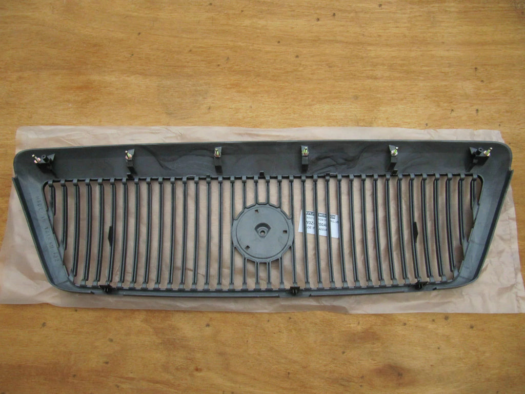 Painted-Black Grille U185573