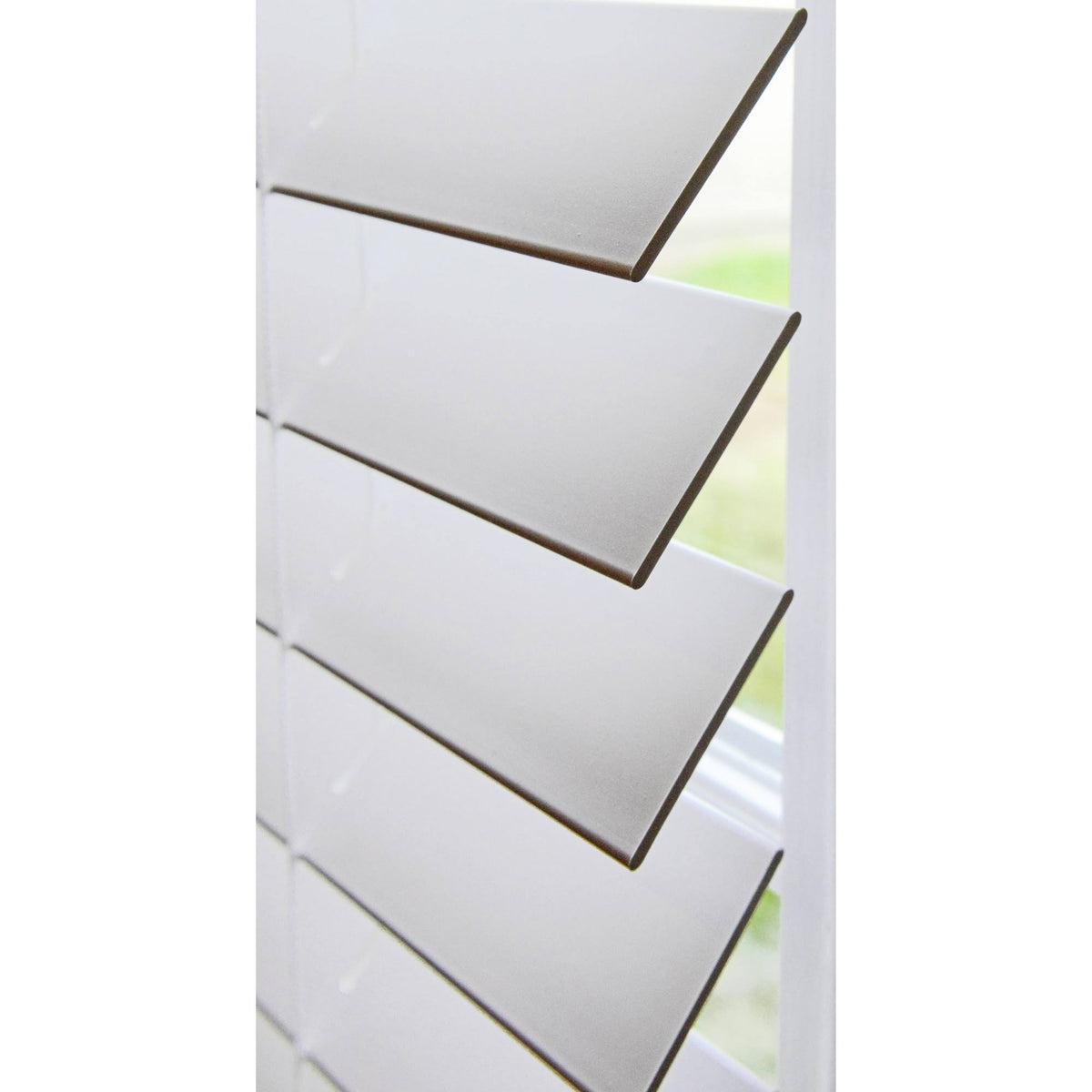 White Cordless Faux Wood Blind N4598